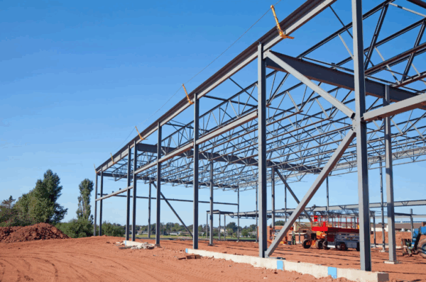 What are the cost differences between steel and wood framing for commercial buildings in the US?